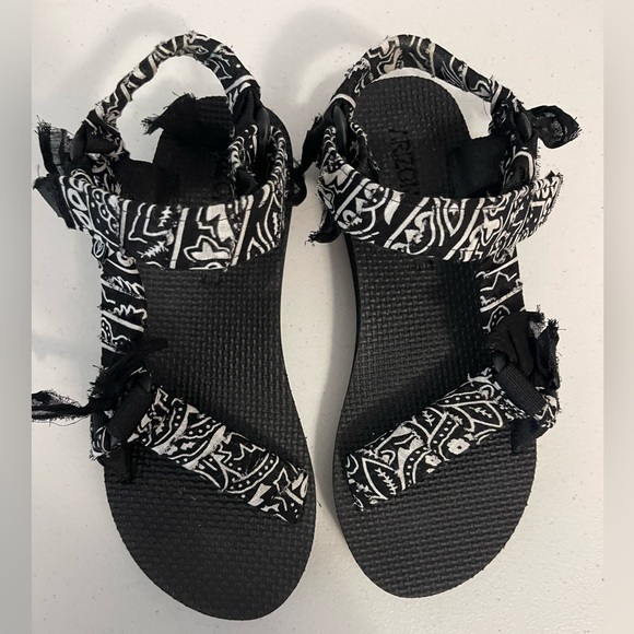 Arizona Love Black and White Patterned Sandals - Picture 1 of 10